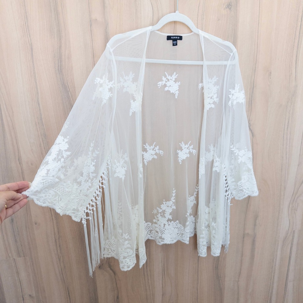 Torrid Womens Lace Sheer Fringe Kimono M/L White Floral Embroidered Bohoâ Fairy